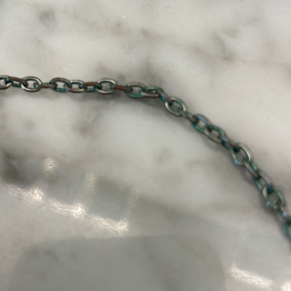 Costume necklace with green beads - Picture 3 of 3